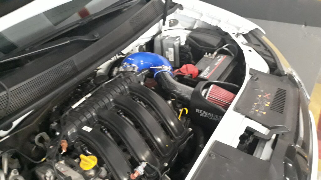 Só se vive uma vez e a vida é muito curto para se censurar por garantia que não te respeita.